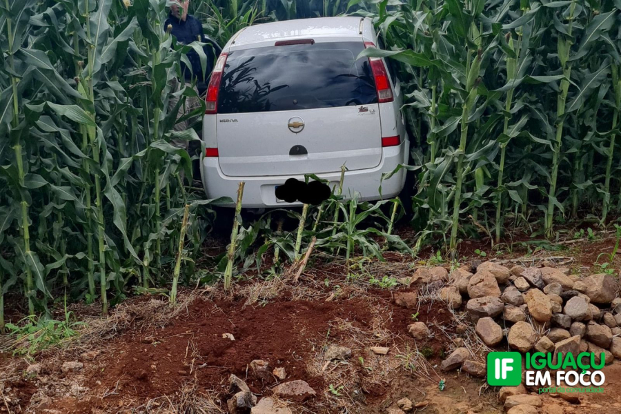 PRF apreende carro carregado com cigarros contrabandeados na BR-369, em Corbélia