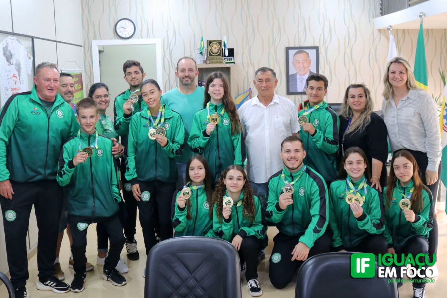 Equipe de karatê apresenta ao Governo Municipal os resultados das competições
